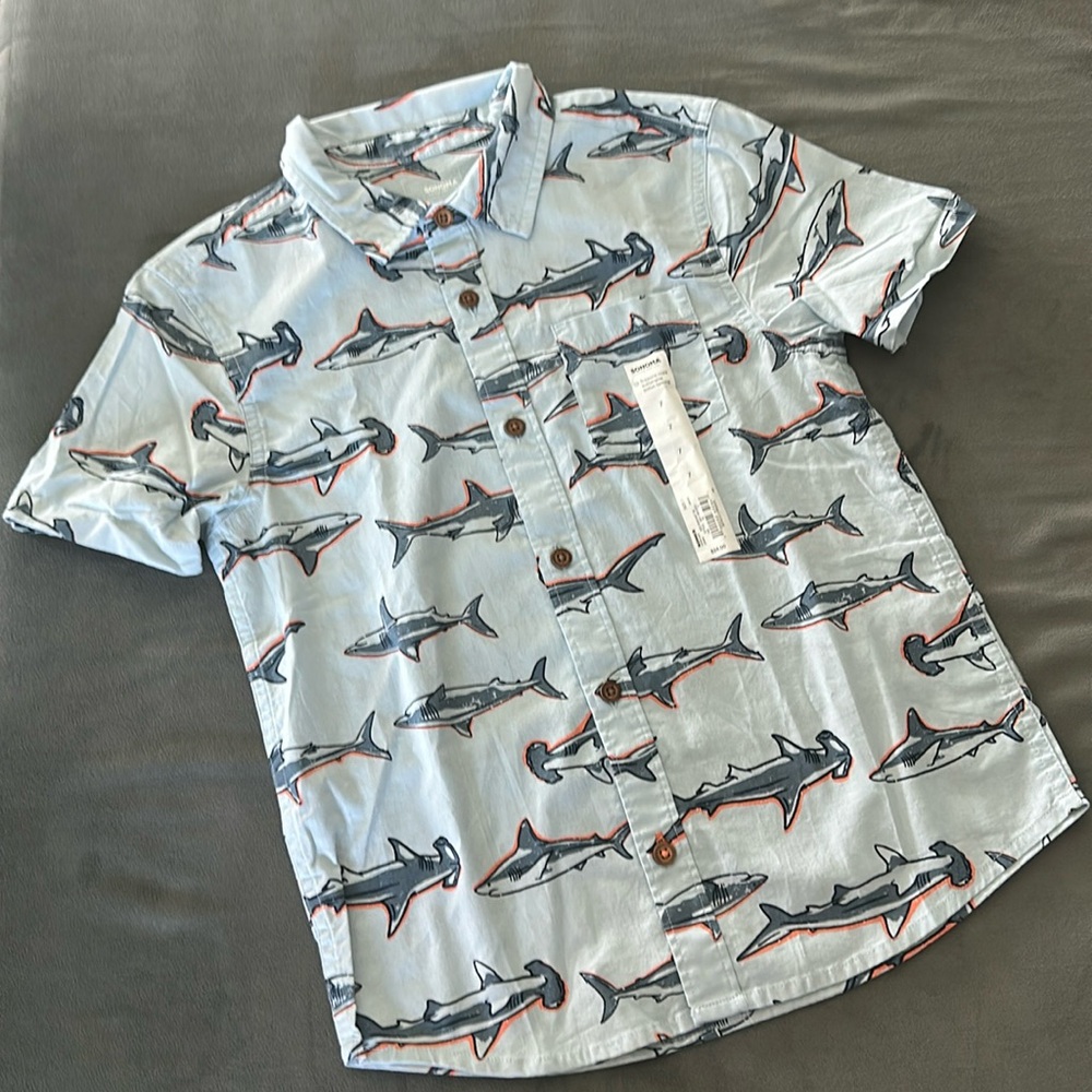 Boys size 7 button down short sleeve shirt